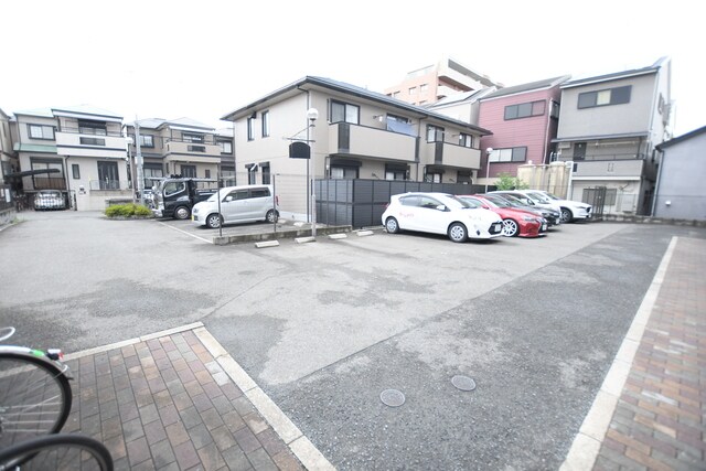 物件外観写真3　(駐車場)