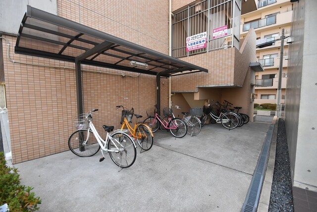 物件外観写真2　(駐輪場)