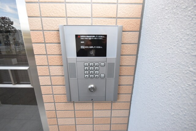 物件外観写真3　(オートロック)