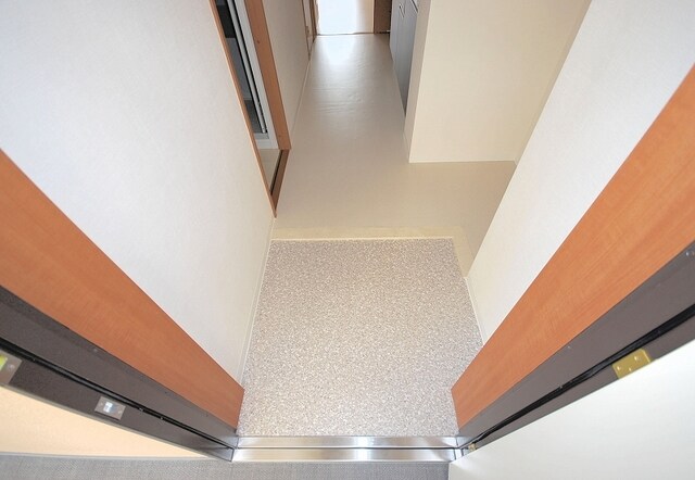 物件内観写真9　(玄関)