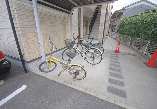 物件外観写真2　(駐輪場)