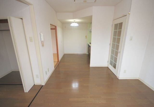 物件内観写真3　(リビング)