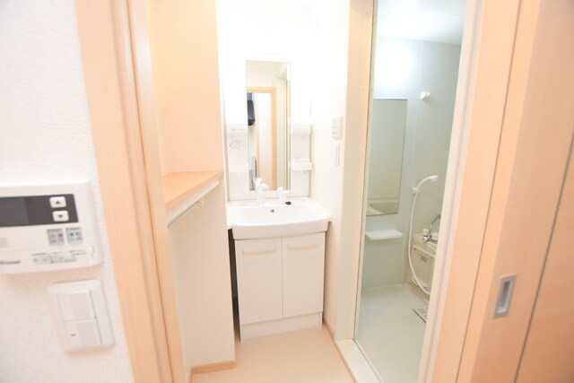 物件内観写真11　(独立洗面台)