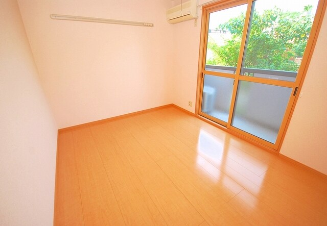 物件内観写真4　(洋室)