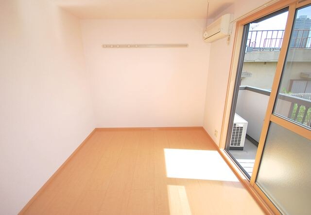 物件内観写真4　(洋室)