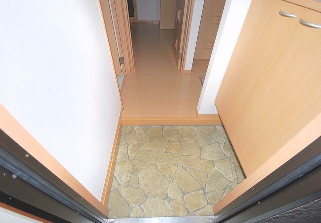 物件内観写真7　(玄関)