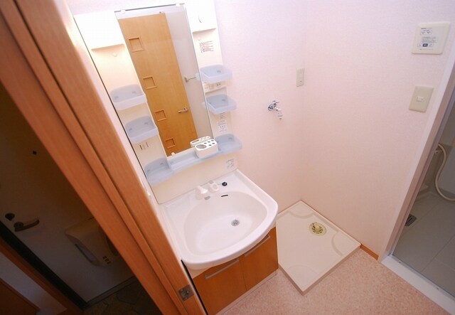 物件内観写真8　(独立洗面台)