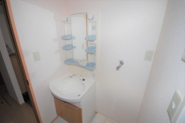 物件内観写真8　(独立洗面台)