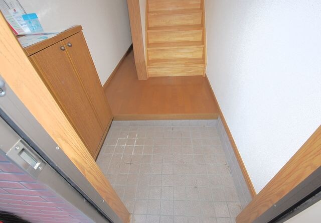物件内観写真8　(玄関)