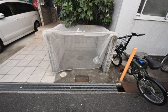 物件外観写真6　(ゴミ捨て場)