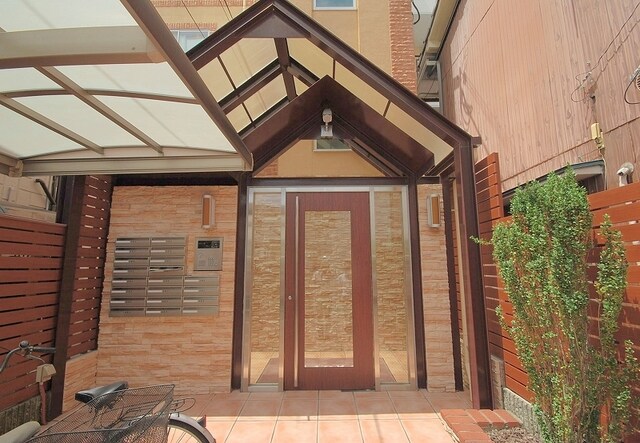 物件外観写真1　(エントランス)