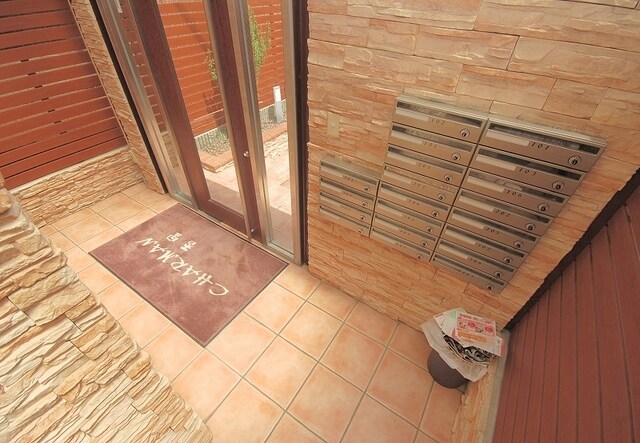 物件外観写真2　(エントランス内)