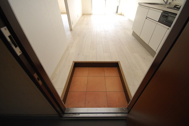 物件内観写真8　(玄関)