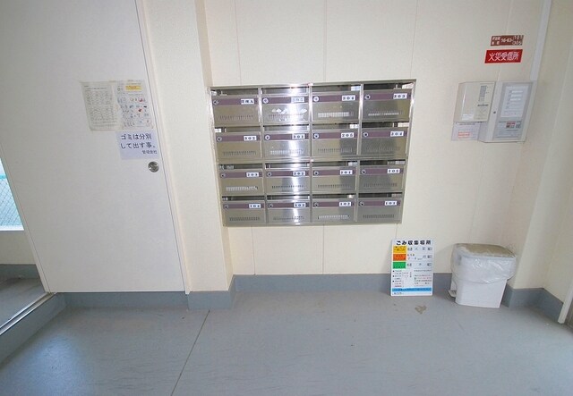物件外観写真2　(集合ポスト)