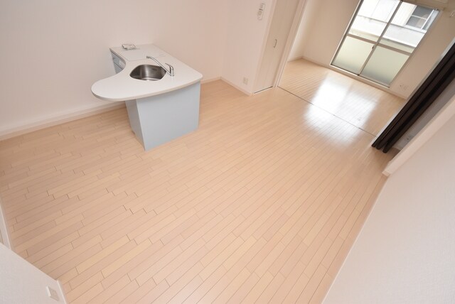 物件内観写真4　(リビング)