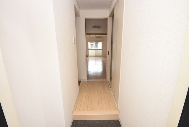 物件内観写真8　(廊下)