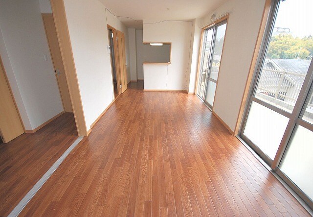 物件内観写真4　(リビング)