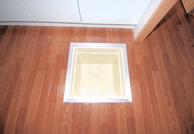 物件内観写真11　(床下収納)