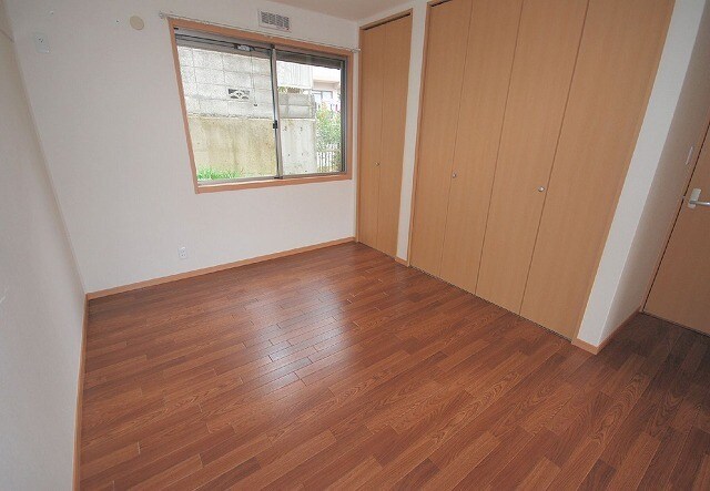 物件内観写真12　(洋室)