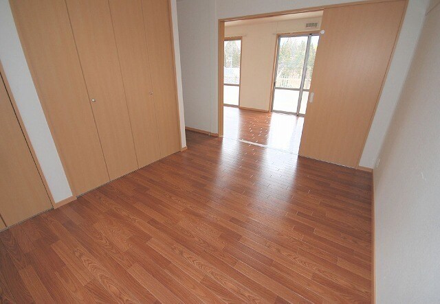 物件内観写真13　(洋室)