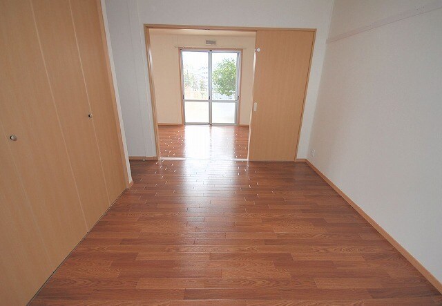 物件内観写真14　(洋室)