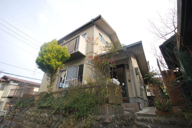 私市山手4丁目貸家