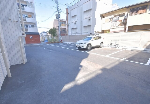 物件外観写真5　(駐車場)