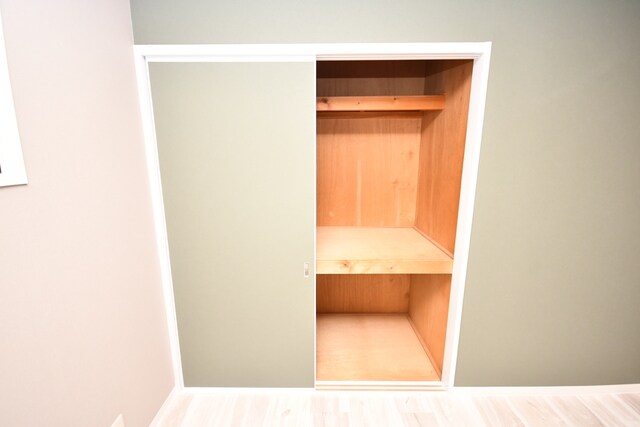 物件内観写真14　(物入)