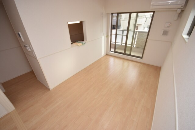 物件内観写真6　(リビング)