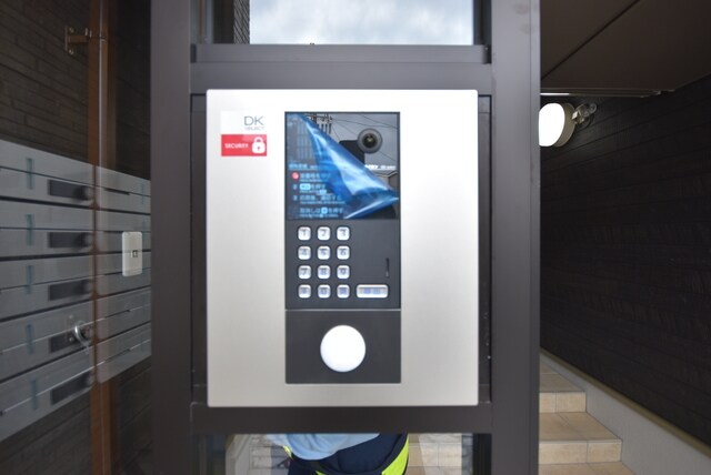 物件外観写真3　(オートロック)