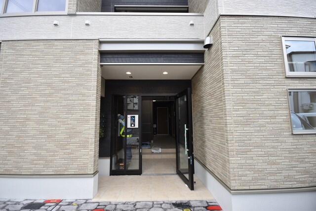 物件外観写真4　(エントランス)