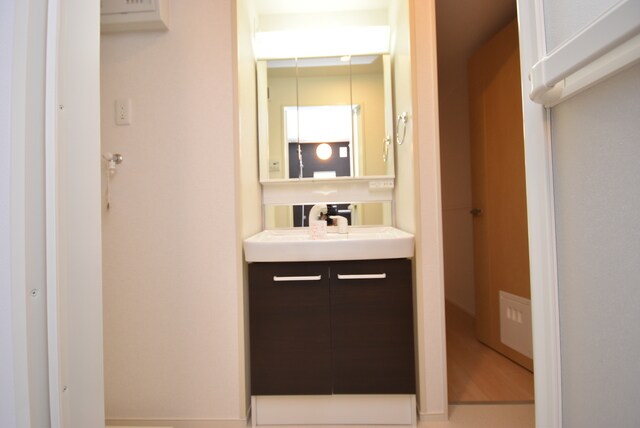 物件内観写真11　(独立洗面台)