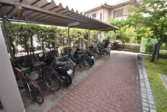 物件外観写真3　(駐輪場)