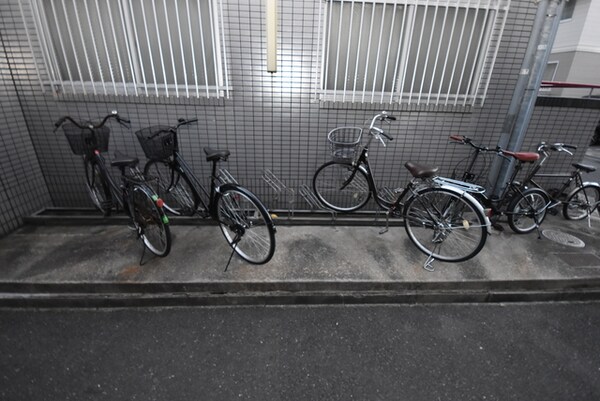 エントランス(駐輪場)