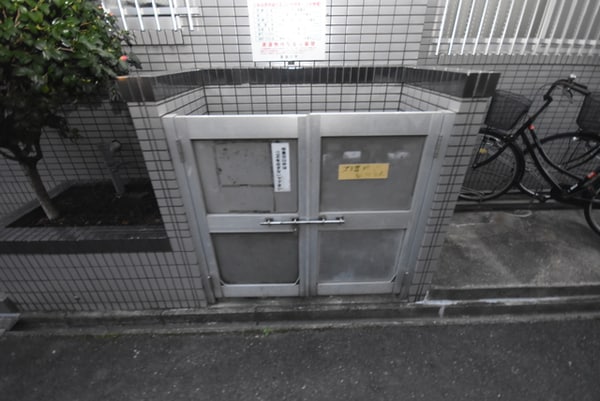 共用設備(ゴミ置き場)