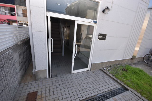 物件外観写真2　(エントランス)