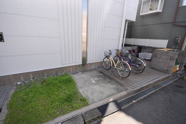 物件外観写真3　(駐輪場)