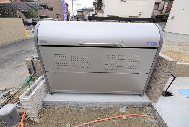 物件外観写真2　(ゴミ置き場)