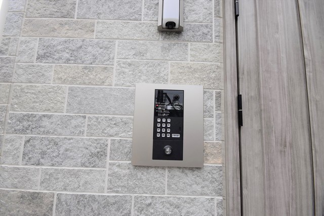 物件外観写真3　(オートロック)