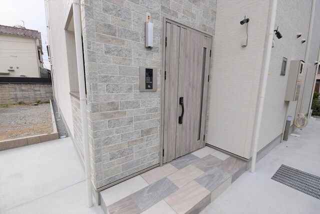 物件外観写真4　(エントランス)