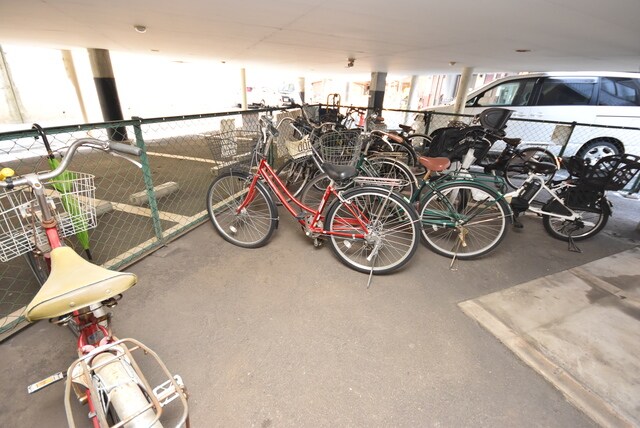 物件外観写真3　(駐輪場)