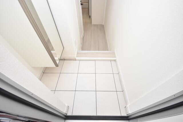 物件内観写真10　(玄関)