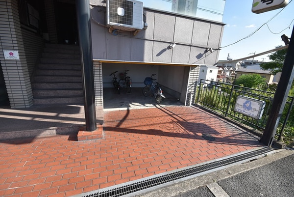 エントランス(駐輪場)