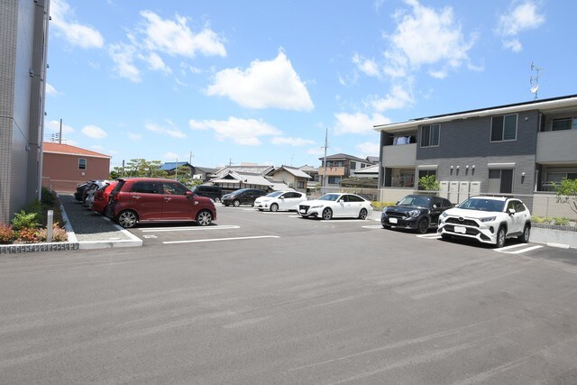 物件外観写真7　(駐車場)