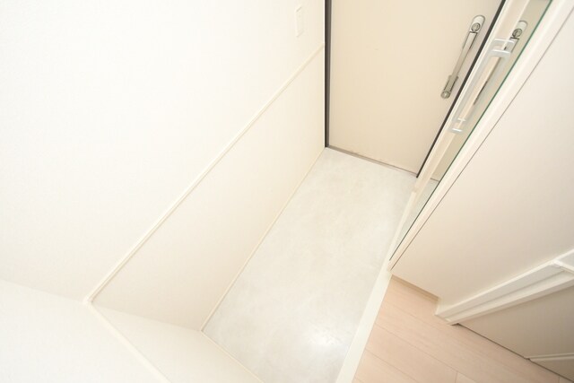 物件内観写真13　(玄関)