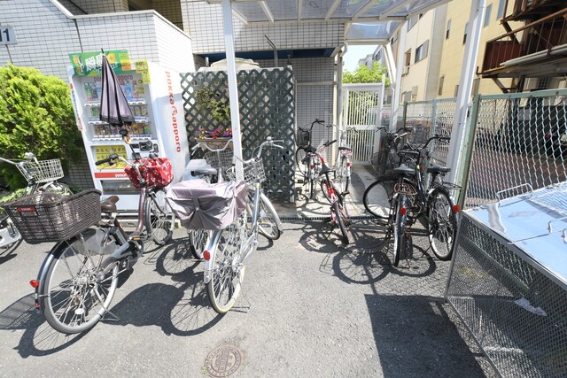 物件外観写真2　(駐輪場)