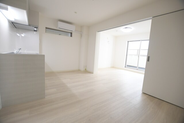 物件内観写真5　(リビング)