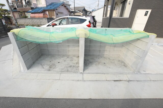 物件外観写真4　(ゴミ置場)