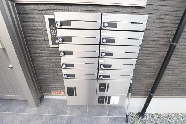 物件外観写真5　(集合ポスト)