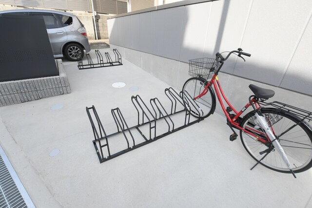 物件外観写真3　(駐輪場)